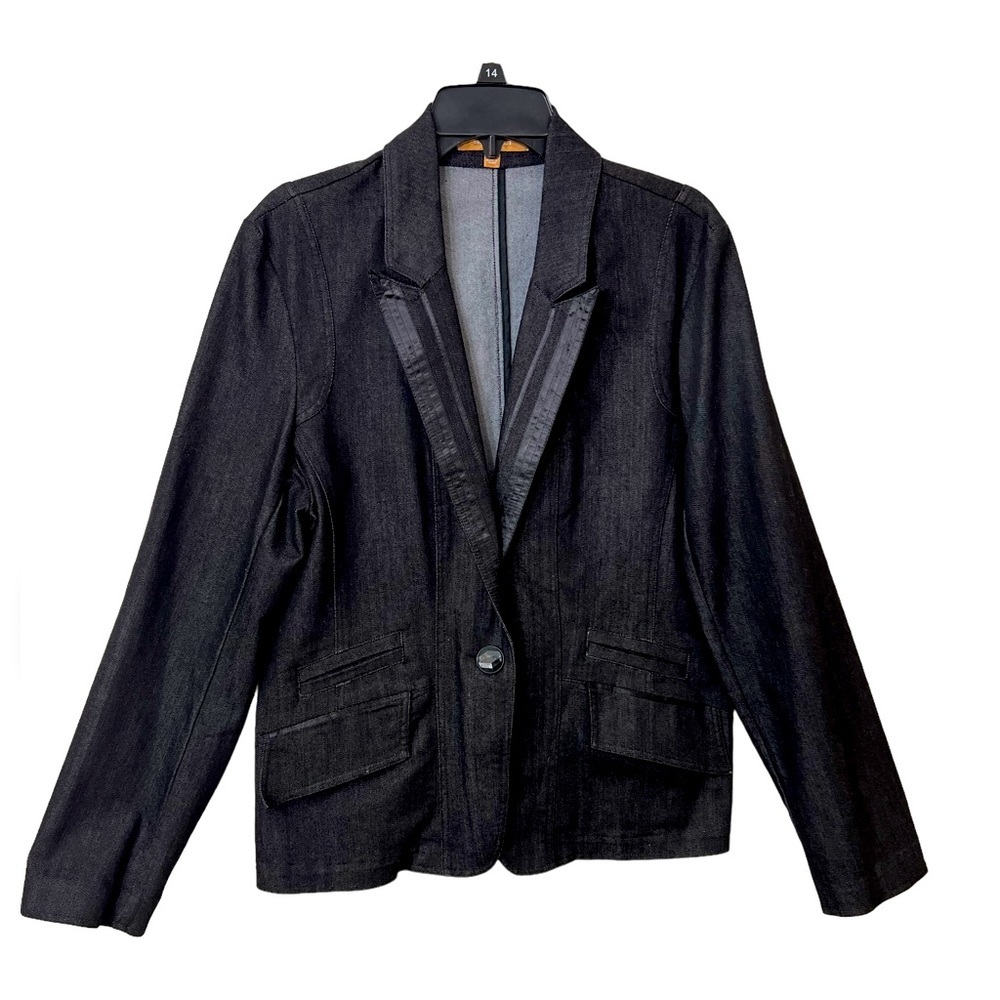 ELLEN TRACY BLACK JEAN JACKET WITH FALSE POCKETS ALONG TOP AND 2 REAL ☑️